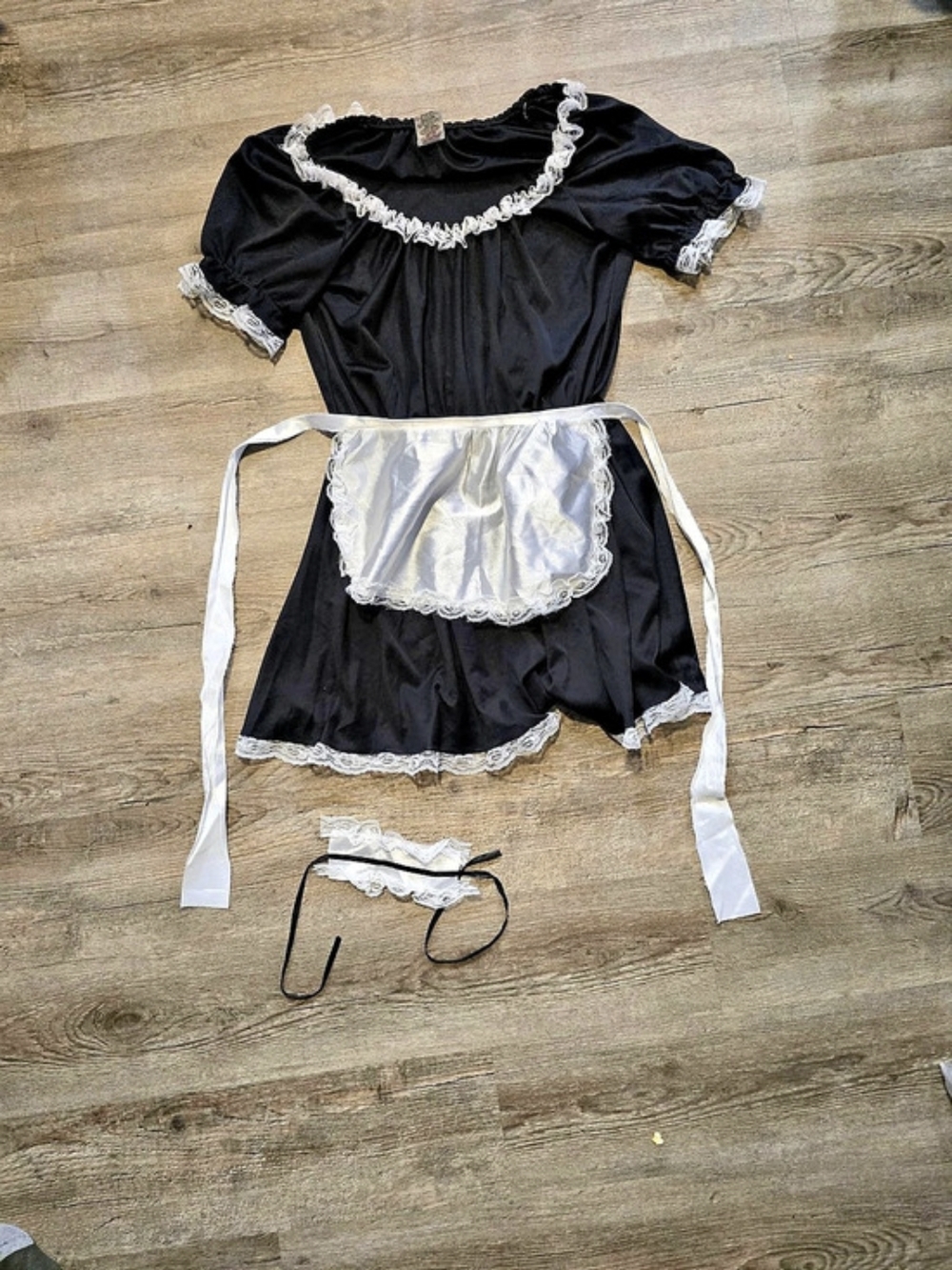 Roma Women's Black & White Costume